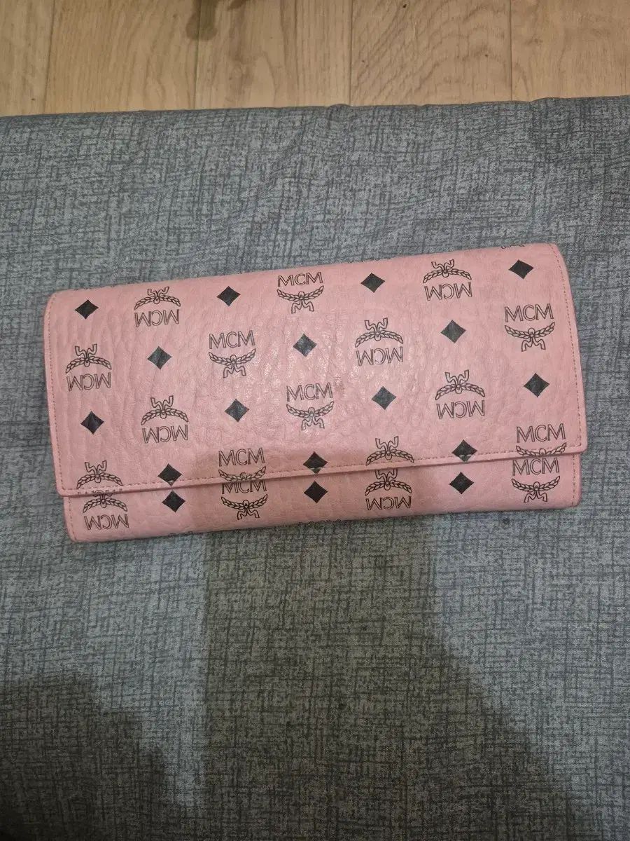 MCM ピンク ヴィセトス 長財布