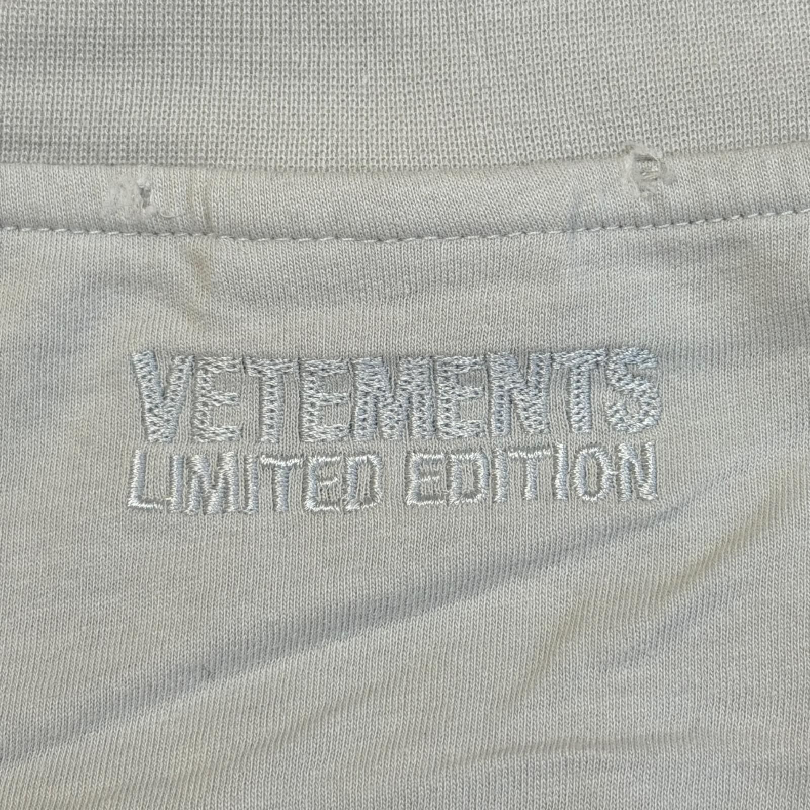 VETEMENTS EMBROIDERED AFTERLIFE T-SHIRT エンブロイダリーアフターライフTシャツ 半袖カットソー ヴェトモン UE63TR241W グレー M （6814M）