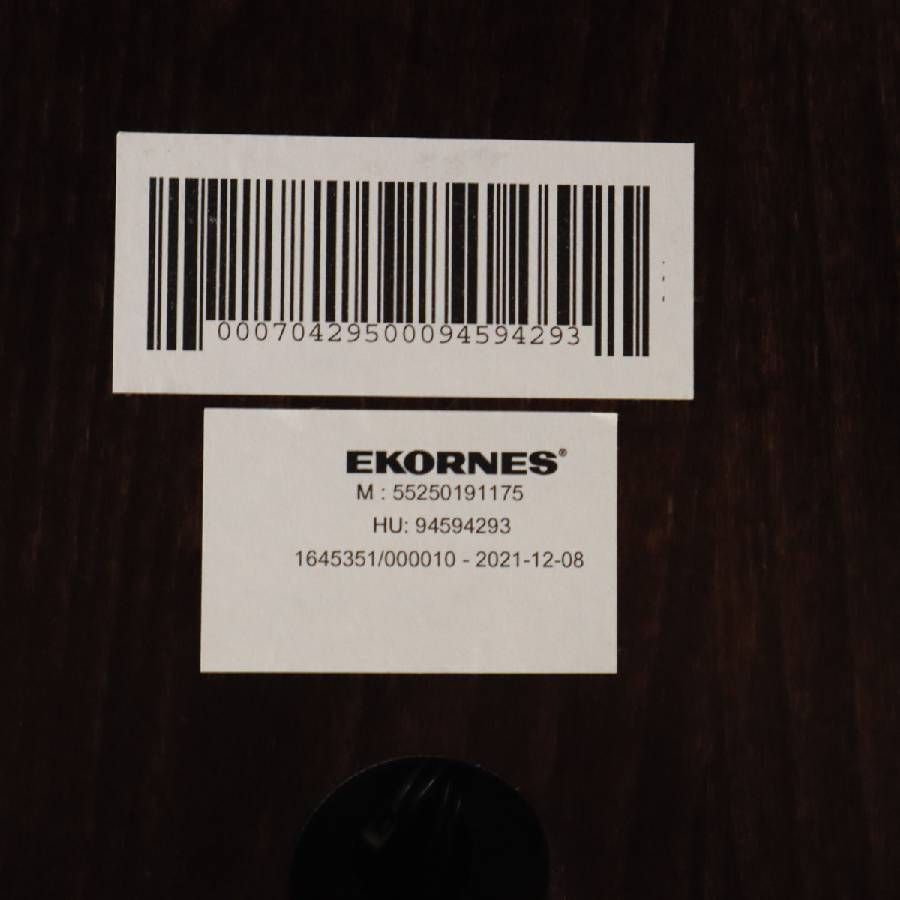 2021年製 EKORNES エコーネス USBテーブルA サイドテーブル ストレスレスチェア用 USBポート付き 高さ調節可能 ダークブラウン ストレスレスチェアのベース部分にぴったりと寄せて配置できるよう、半月型のベースと天板がデザイン 438h20 2021年製 EKORNES エコーネス USBテーブルA サイドテーブル ストレスレスチェア用 USBポート付き 高さ調節可能 ダークブラウン ストレスレスチェアのベース部分にぴったりと寄せて配置できるよう、半月型のベースと天板がデザイン 438h20
