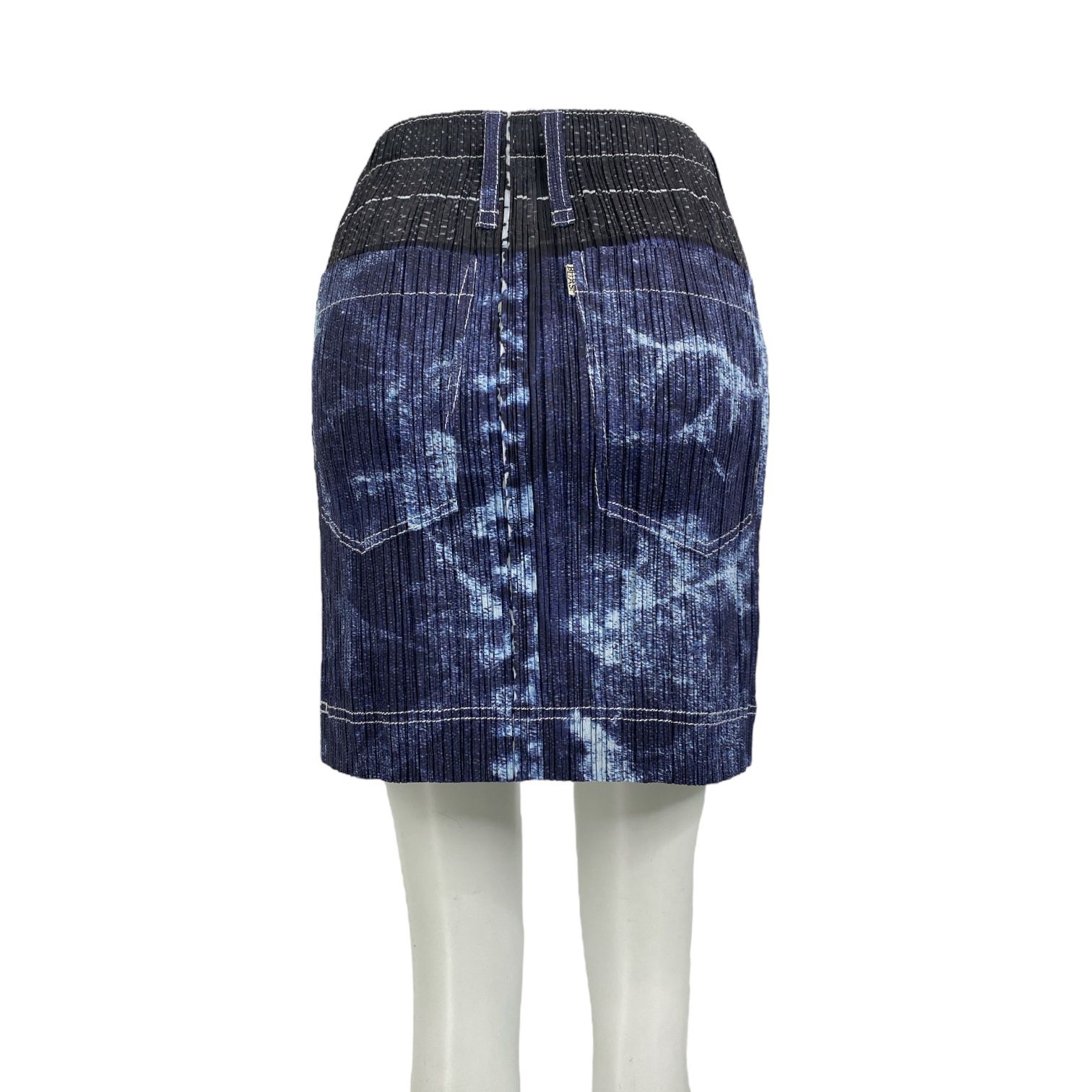 新品同様 ISSEY MIYAKE イッセイミヤケ PLEATS PLEASE プリーツプリーズ スカート デニム ブルー サイズ5 新品同様 ISSEY MIYAKE イッセイミヤケ PLEATS PLEASE プリーツプリーズ スカート デニム ブルー サイズ5