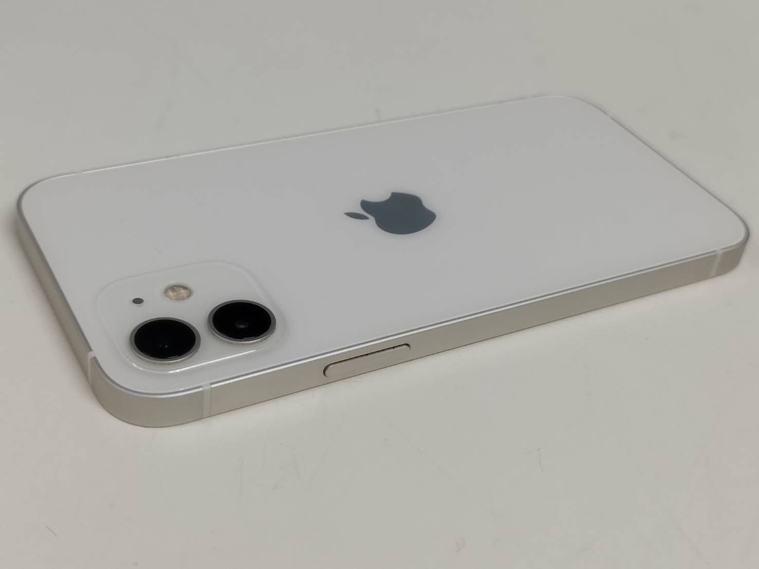 SIMフリー】iPhone 12/A2402/64GB/ホワイト〈MGHP3J/A〉バッテリー83 