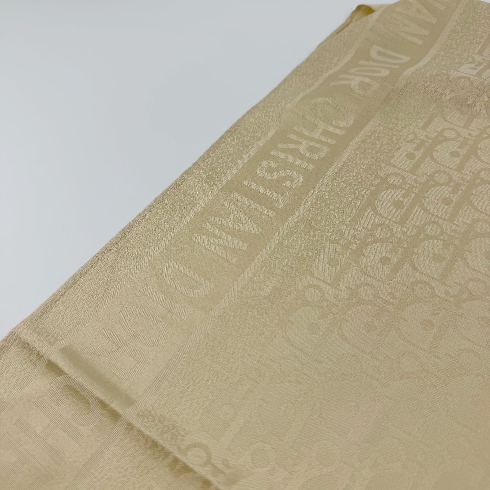 【中古】Christian Dior クリスチャン ディオール オブリーク ロゴ総柄 大判スカーフ スカーフ カシミヤ65% シルク35% アイボリー ベージュ ヴィンテージ レディース HIBUOCHI VINTAGE hboc260605a02-3 【中古】Christian Dior クリスチャン ディオール オブリーク ロゴ総柄 大判スカーフ スカーフ カシミヤ65% シルク35% アイボリー ベージュ ヴィンテージ レディース HIBUOCHI VINTAGE hboc260605a02-3