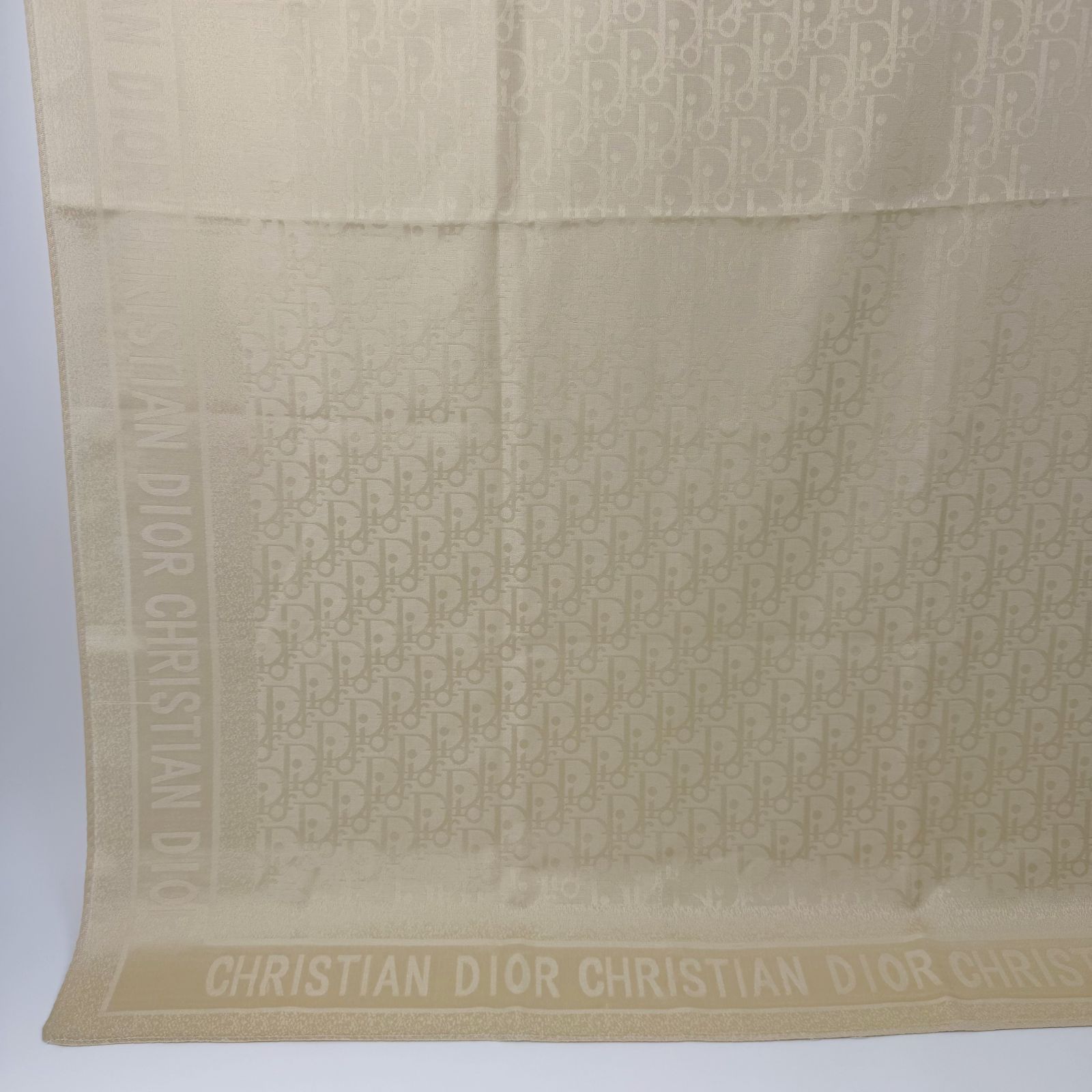 【中古】Christian Dior クリスチャン ディオール オブリーク ロゴ総柄 大判スカーフ スカーフ カシミヤ65% シルク35% アイボリー ベージュ ヴィンテージ レディース HIBUOCHI VINTAGE hboc260605a02-3 【中古】Christian Dior クリスチャン ディオール オブリーク ロゴ総柄 大判スカーフ スカーフ カシミヤ65% シルク35% アイボリー ベージュ ヴィンテージ レディース HIBUOCHI VINTAGE hboc260605a02-3