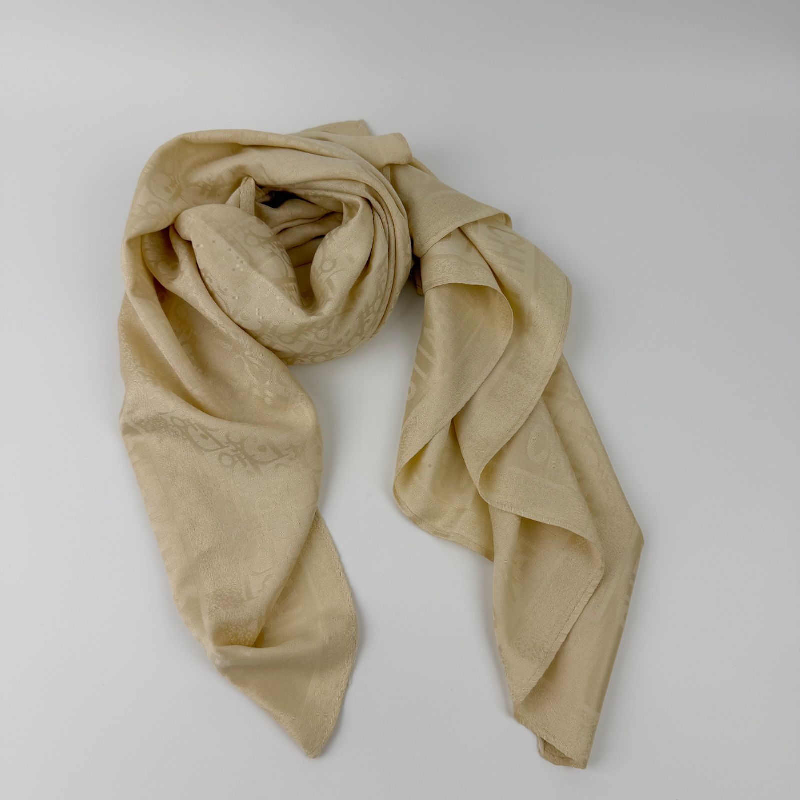 【中古】Christian Dior クリスチャン ディオール オブリーク ロゴ総柄 大判スカーフ スカーフ カシミヤ65% シルク35% アイボリー ベージュ ヴィンテージ レディース HIBUOCHI VINTAGE hboc260605a02-3 【中古】Christian Dior クリスチャン ディオール オブリーク ロゴ総柄 大判スカーフ スカーフ カシミヤ65% シルク35% アイボリー ベージュ ヴィンテージ レディース HIBUOCHI VINTAGE hboc260605a02-3