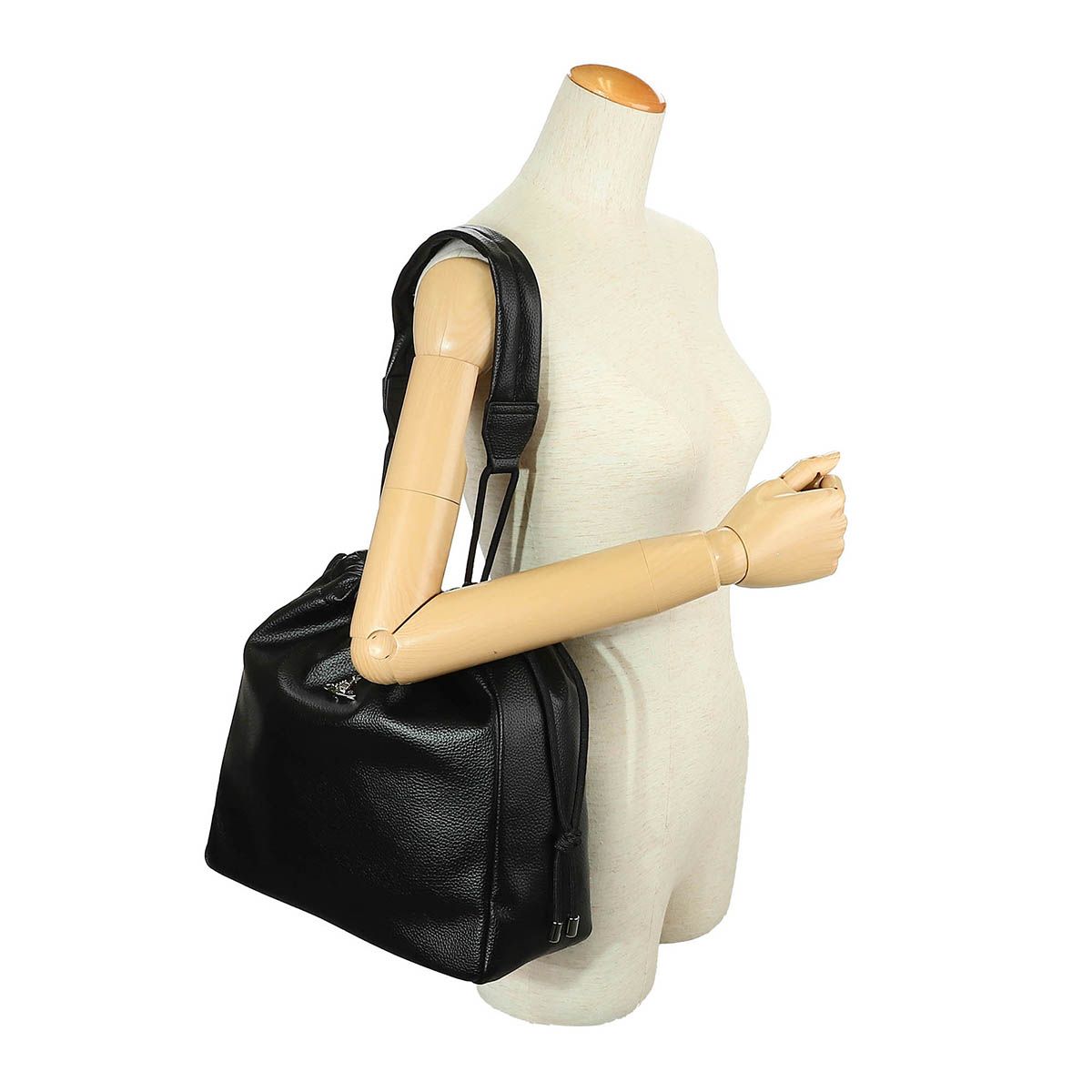 新品 ヴィヴィアン ウエストウッド Vivienne Westwood ハンドバッグ ブラック 新品 ヴィヴィアン ウエストウッド Vivienne Westwood ハンドバッグ ブラック