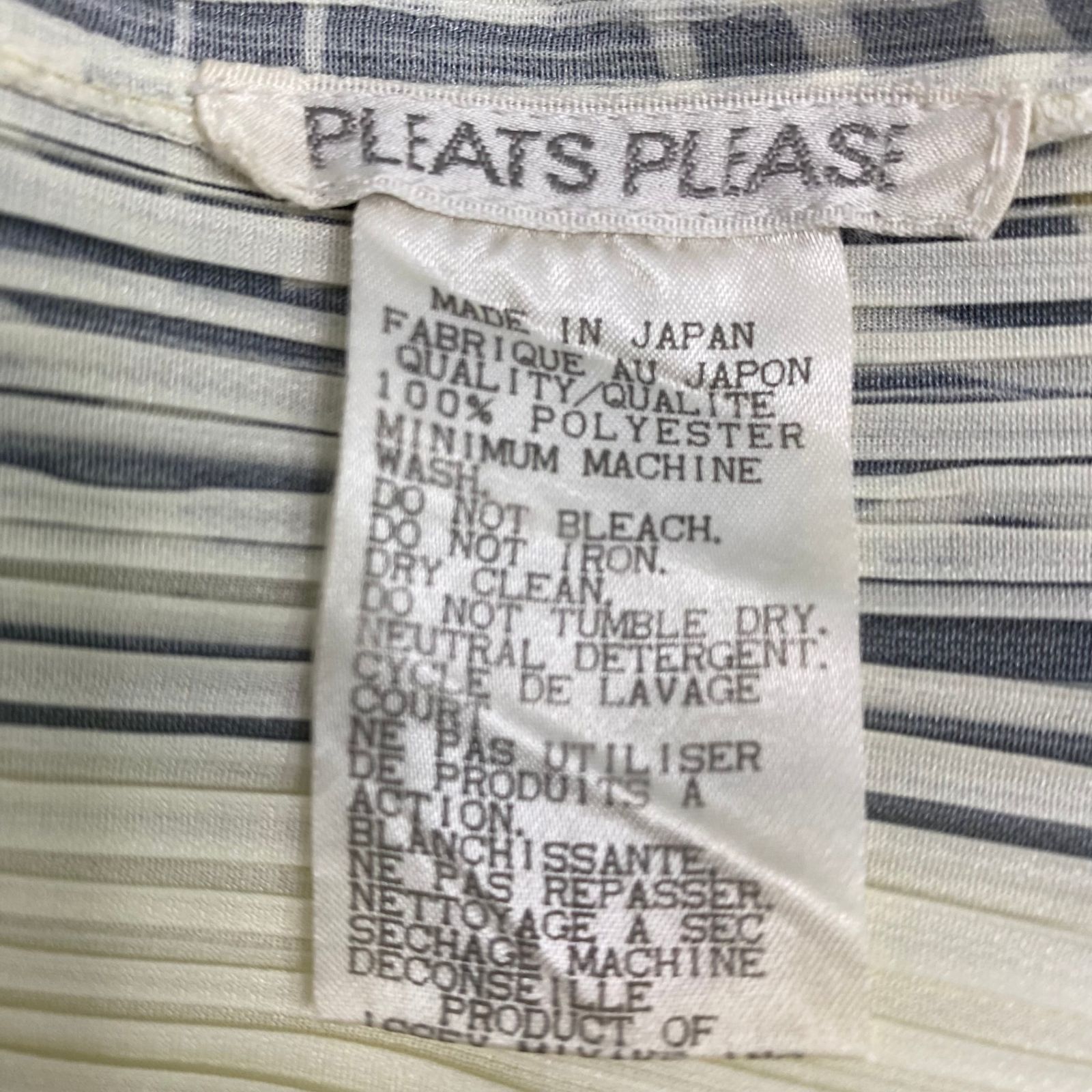 レア 希少 新品同様 ISSEY MIYAKE イッセイミヤケ PLEATS PLEASE プリーツプリーズ ベスト 中国縁起柄 ホワイト サイズ3 レア 希少 新品同様 ISSEY MIYAKE イッセイミヤケ PLEATS PLEASE プリーツプリーズ ベスト 中国縁起柄 ホワイト サイズ3