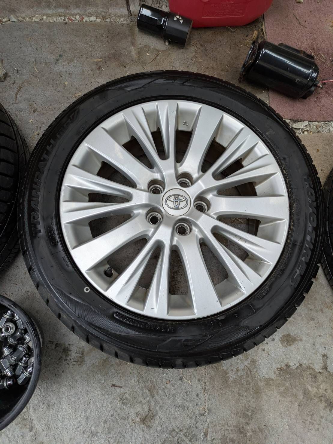 直売引取り限定　235/50R18　トヨタ純正ホイル18インチ　TOYOTIRES　21A30524　ワンシーズン使用のみ　タイヤ溝7.0mm