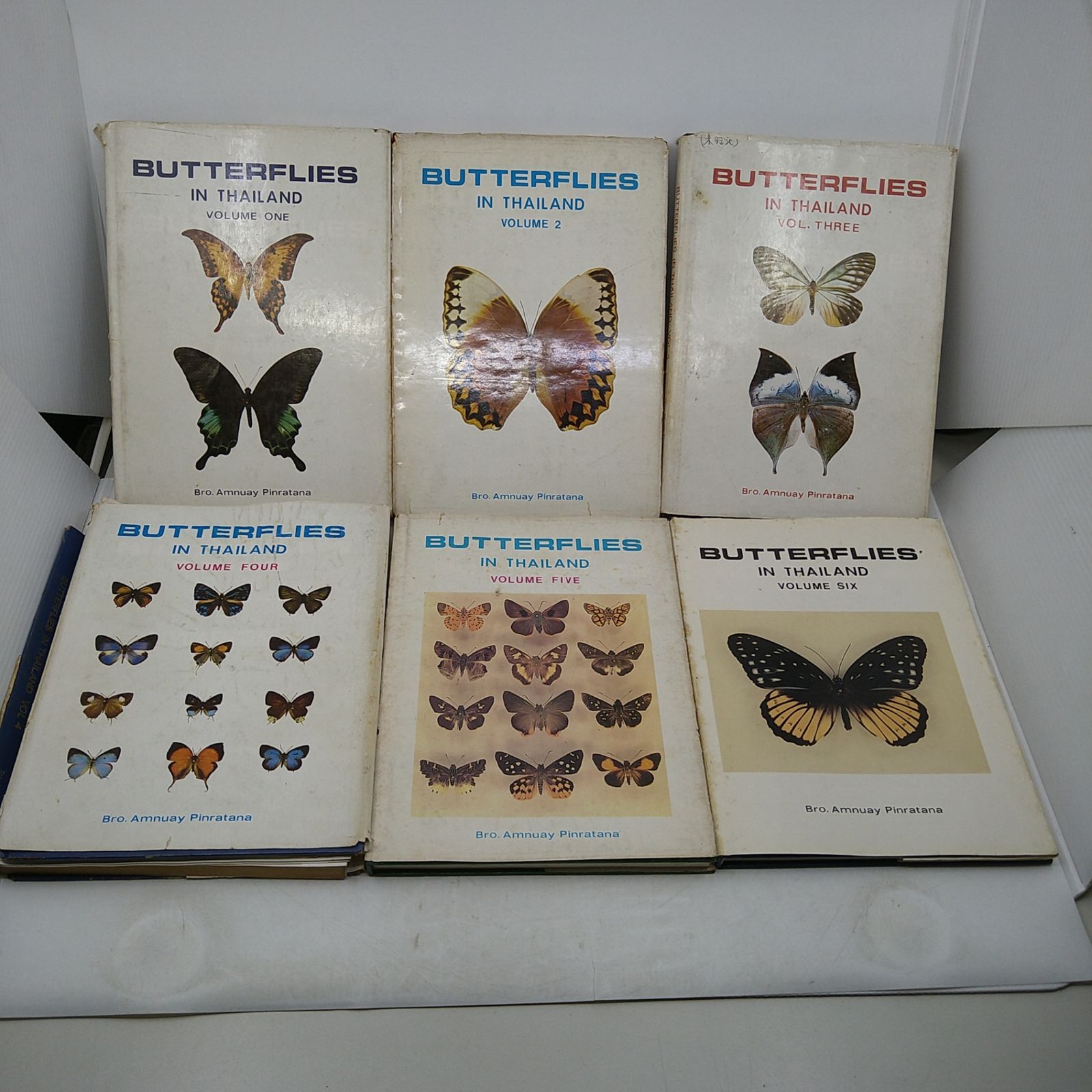BUTTERFLIES IN THAILAND 全6巻セット 洋書・図鑑】Butteflies in Thailand 全6巻 ＋ 第3版の1・2巻セット