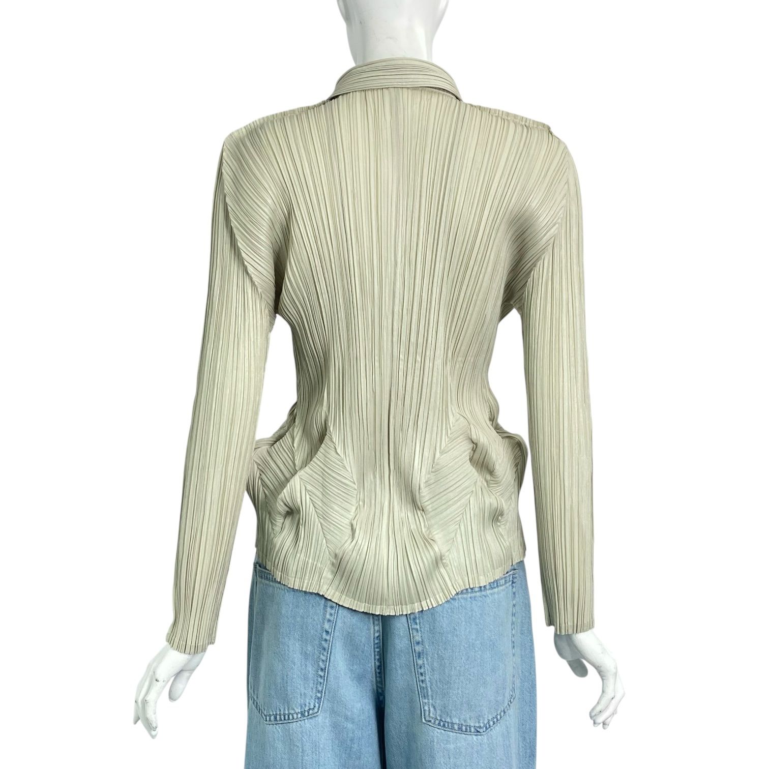 新品同様 ISSEY MIYAKE イッセイミヤケ PLEATS PLEASE プリーツプリーズ トップス カーディガン 立体デザイン サイズ3