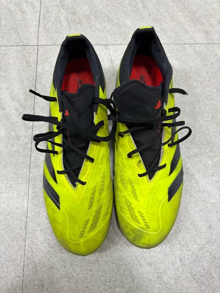 アディダス プレデター サッカーシューズ