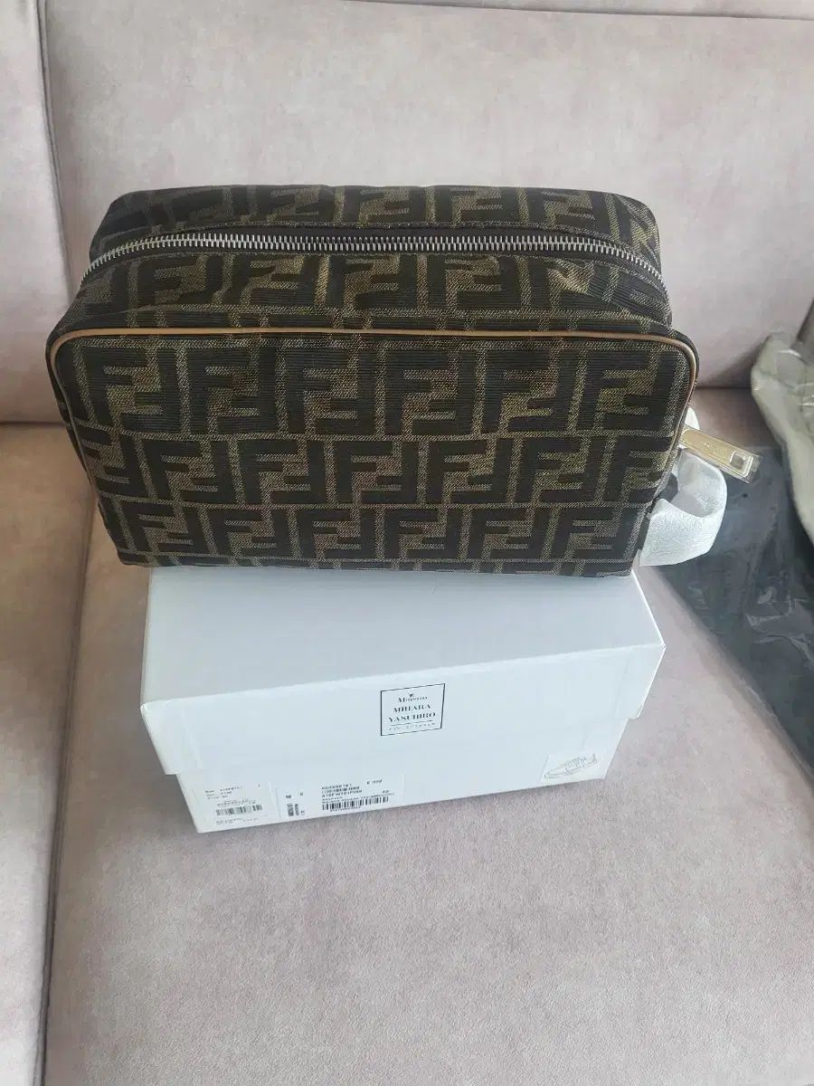 (新品) FENDI フェンディ メンズ ビューティー ジャカード FF ブラウン ポーチ Mサイズ