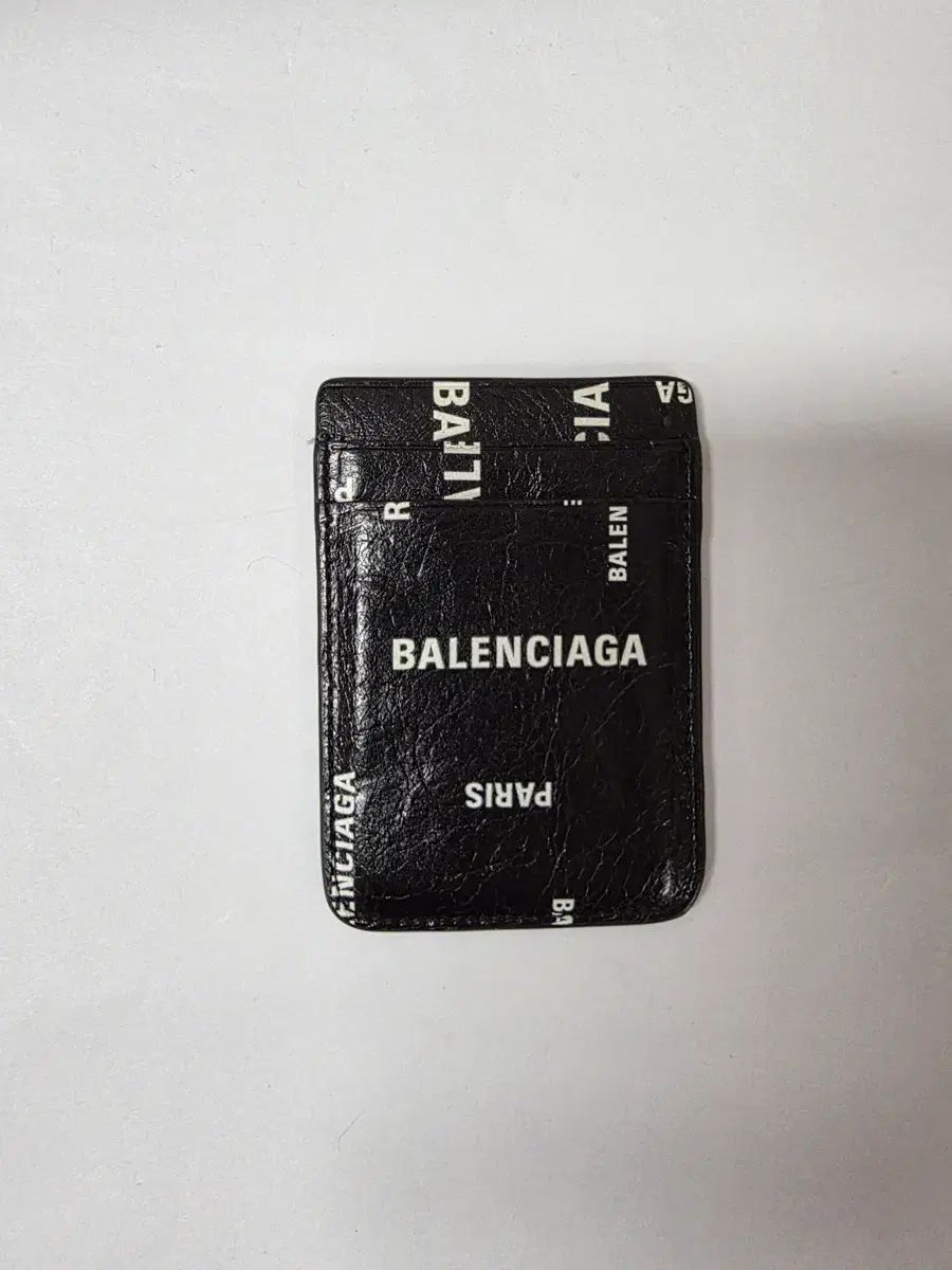 バレンシアガ マグセーフ カードウォレット 出品 25,178円