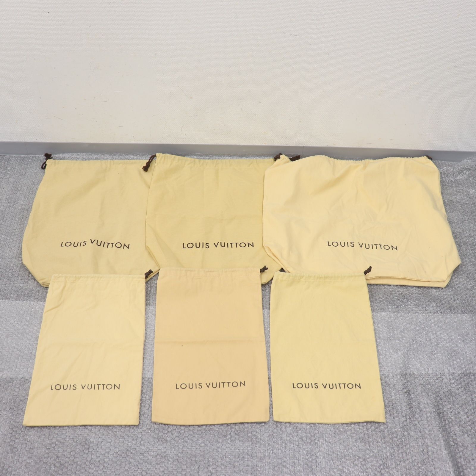 IT8C0TKLNOOO LOUIS VUITTON ルイヴィトン 保存袋 巾着袋 大小 収納