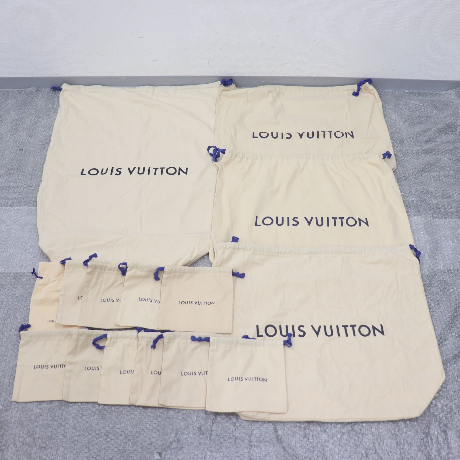 IT8C0TKLNOOO LOUIS VUITTON ルイヴィトン 保存袋 巾着袋 大小 収納