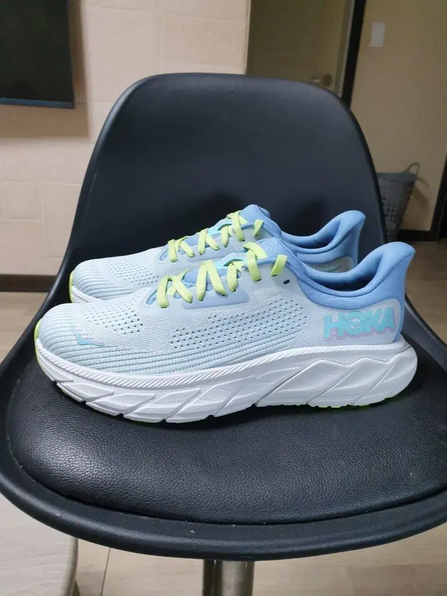 HOKA ONE ONE 240