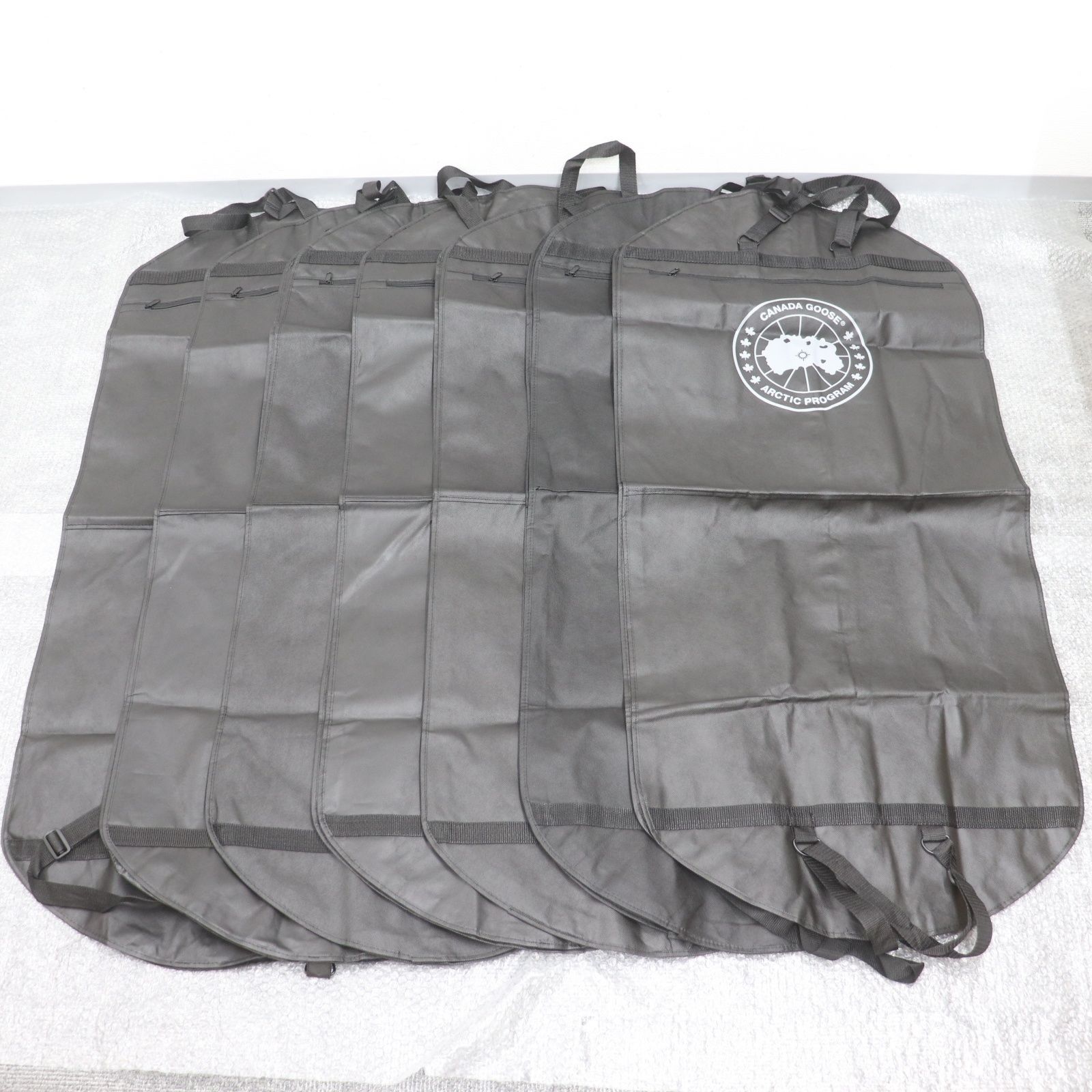 カナダグース　ガーメントケース3つ　ハンガリー3つ ITEXV1HANUBK CANADA GOOSE カナダグース ガーメントケース カバー