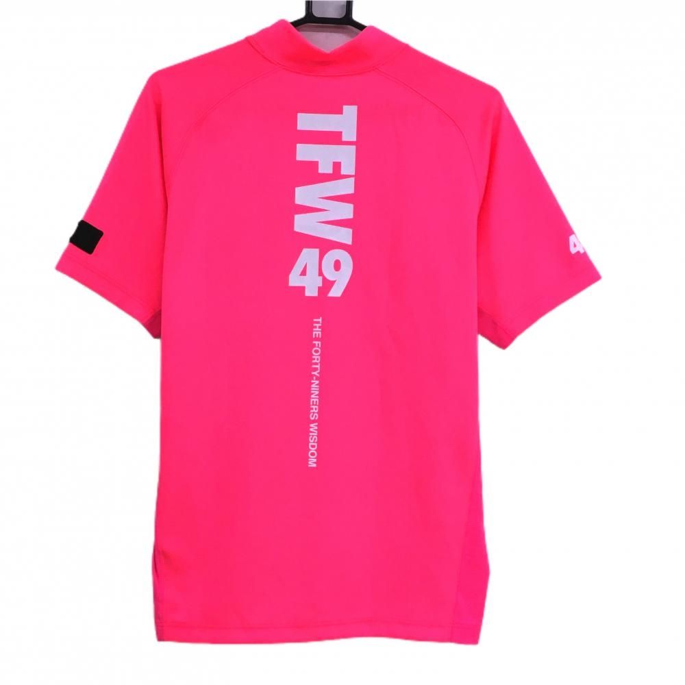TFW49 ピンク ゴルフシャツ 超美品】TFW49 半袖ハイネックシャツ 蛍光ピンク×白 後ろロゴプリント
