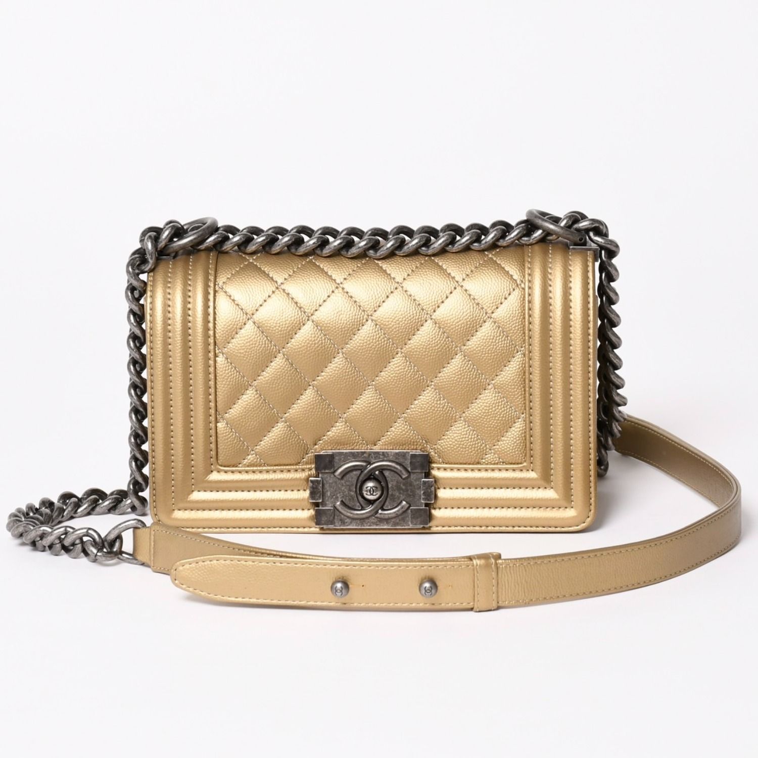 新品同様 CHANEL シャネル ボーイシャネル ショルダーバッグ 25番台 キャビアスキン メタル ゴールド マッドブラック金具 中古 4a003490