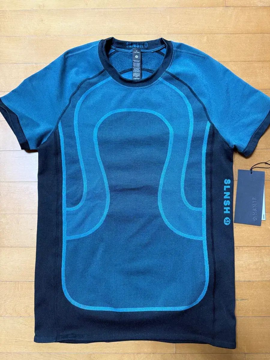 ルルレモン Tシャツ