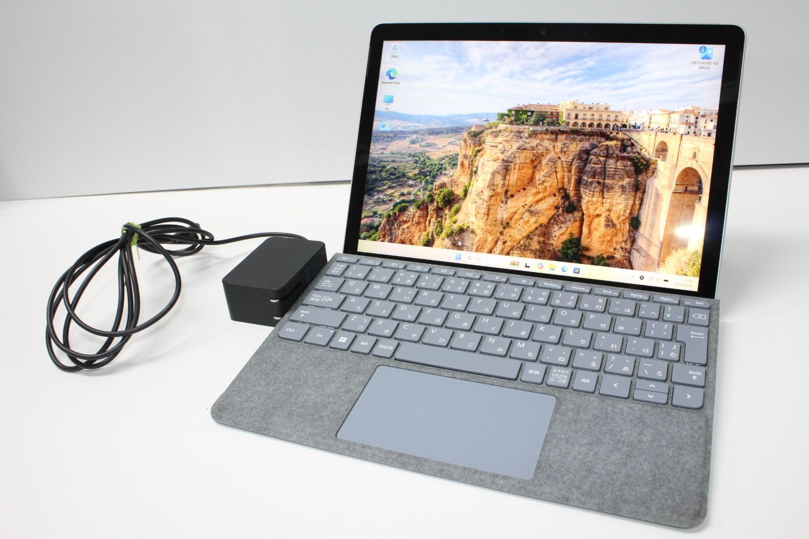 Surface Go 3/Intel Pentium GOLD/64GB/メモリ4GB ④