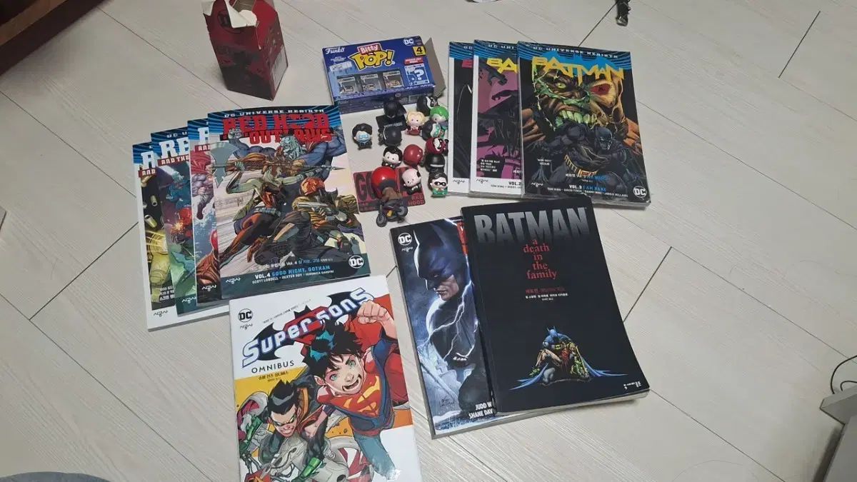 DC バットマン グラフィックノーブル 正規品 ファミリーの 死 アンレWHO レッドWHO
