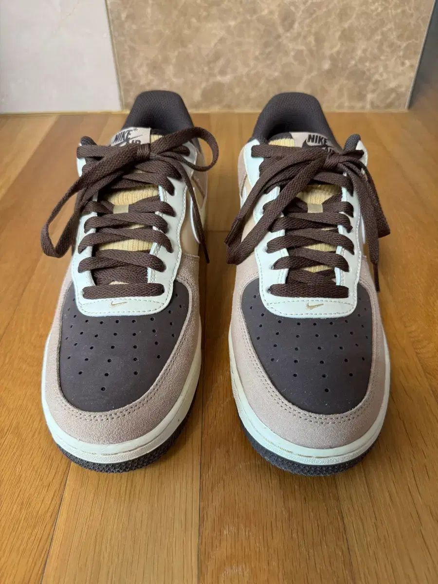 ナイキ エアフォース 1 LV8 EMB ヘンプ ココナッツ ミルク