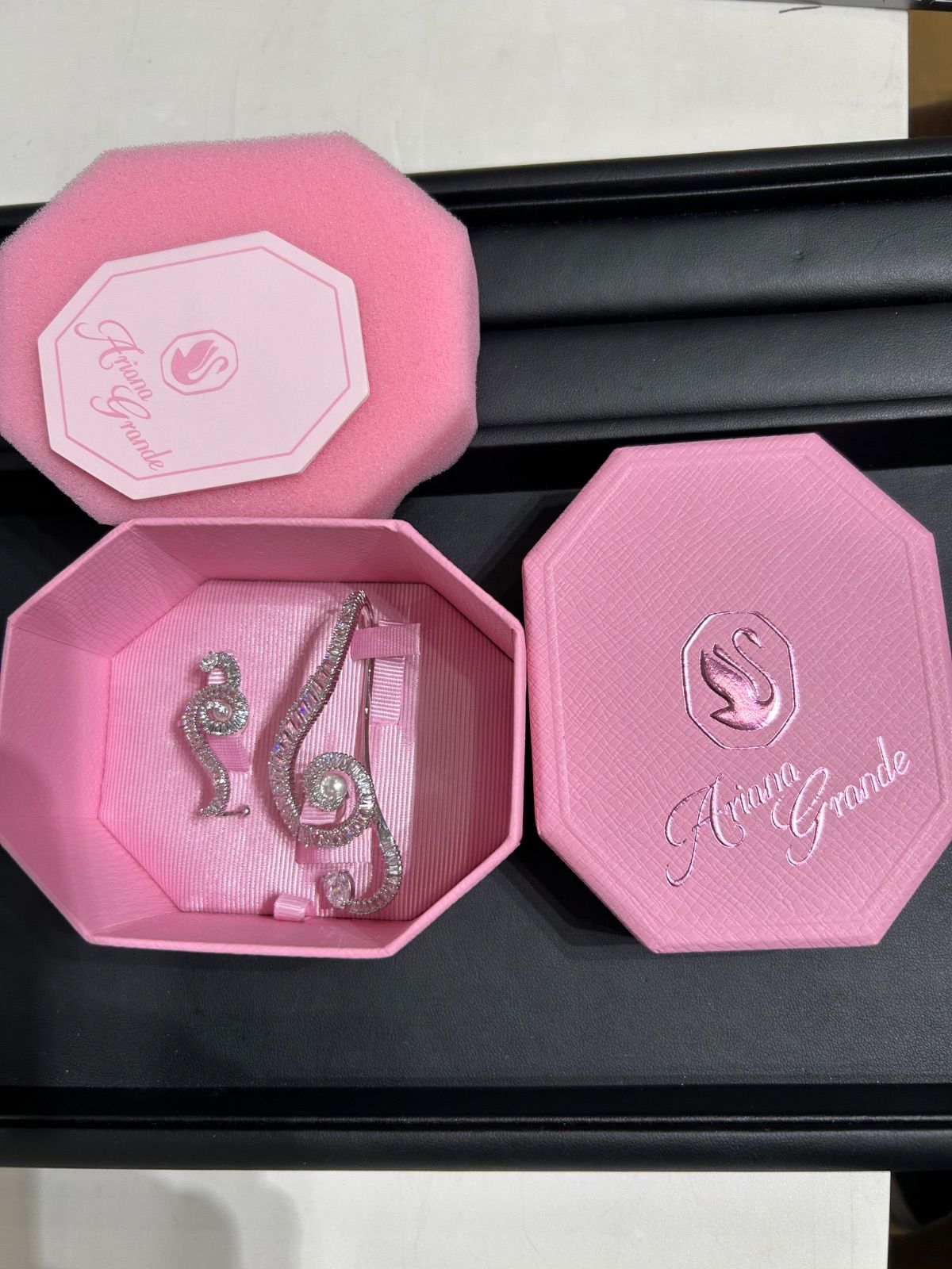 Ariana Grandex Swarovski イヤリング