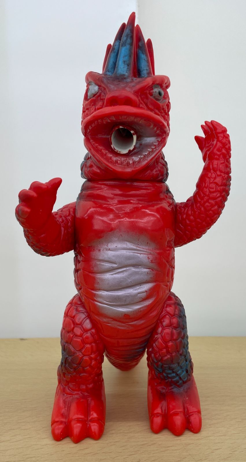 【中古品・現状品】六本角怪獣　火吹きソフビ　約２３ｃｍ　※火は出ません　K-808