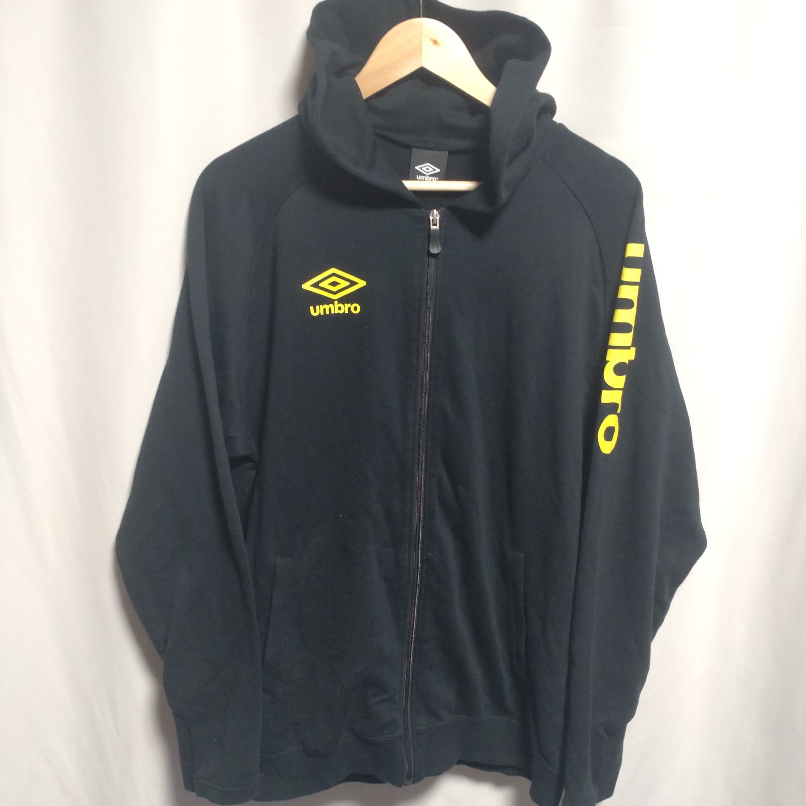 umbro アンブロ フルジップ パーカー XO 黒 UQM3208 - メルカリ