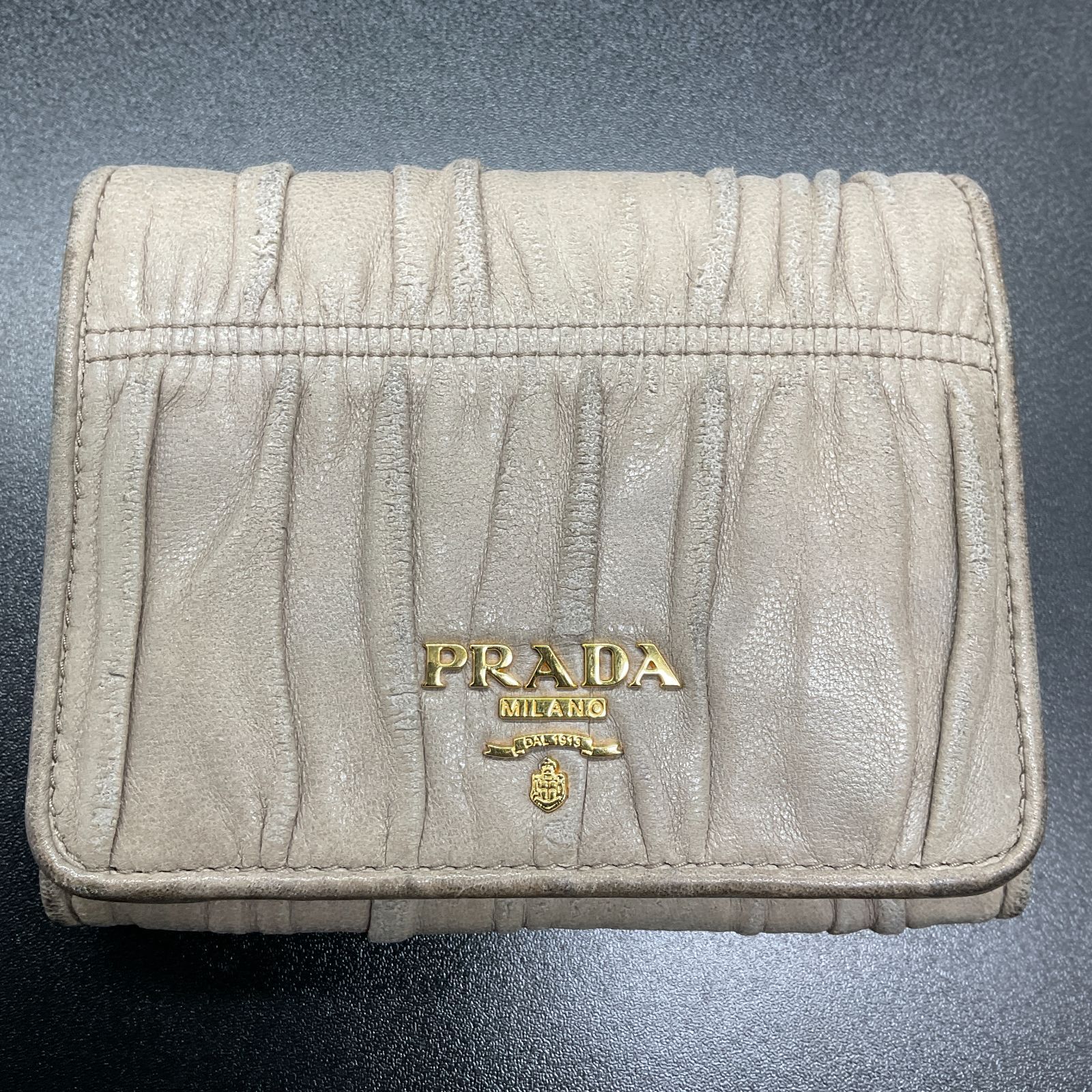 プラダ 　 ギャザー　財布 B26052703
