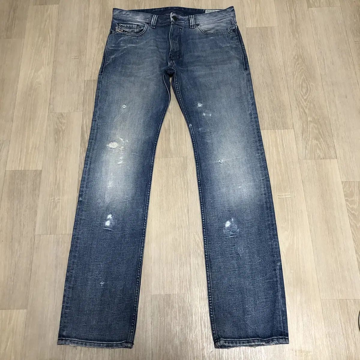 32) DIESEL(ディーゼル) SAFADO ストレートフィット ライトブルー デニム