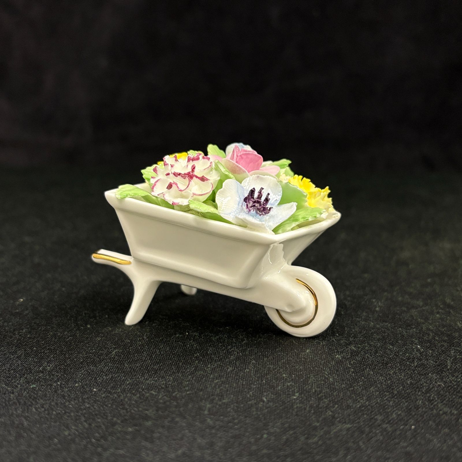 Royal Doulton ロイヤルドルトン 陶花 フィギュリン 手押し車 花籠 