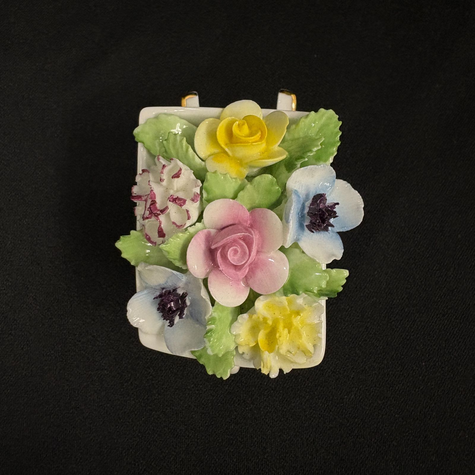 Royal Doulton ロイヤルドルトン 陶花 フィギュリン 手押し車 花籠 
