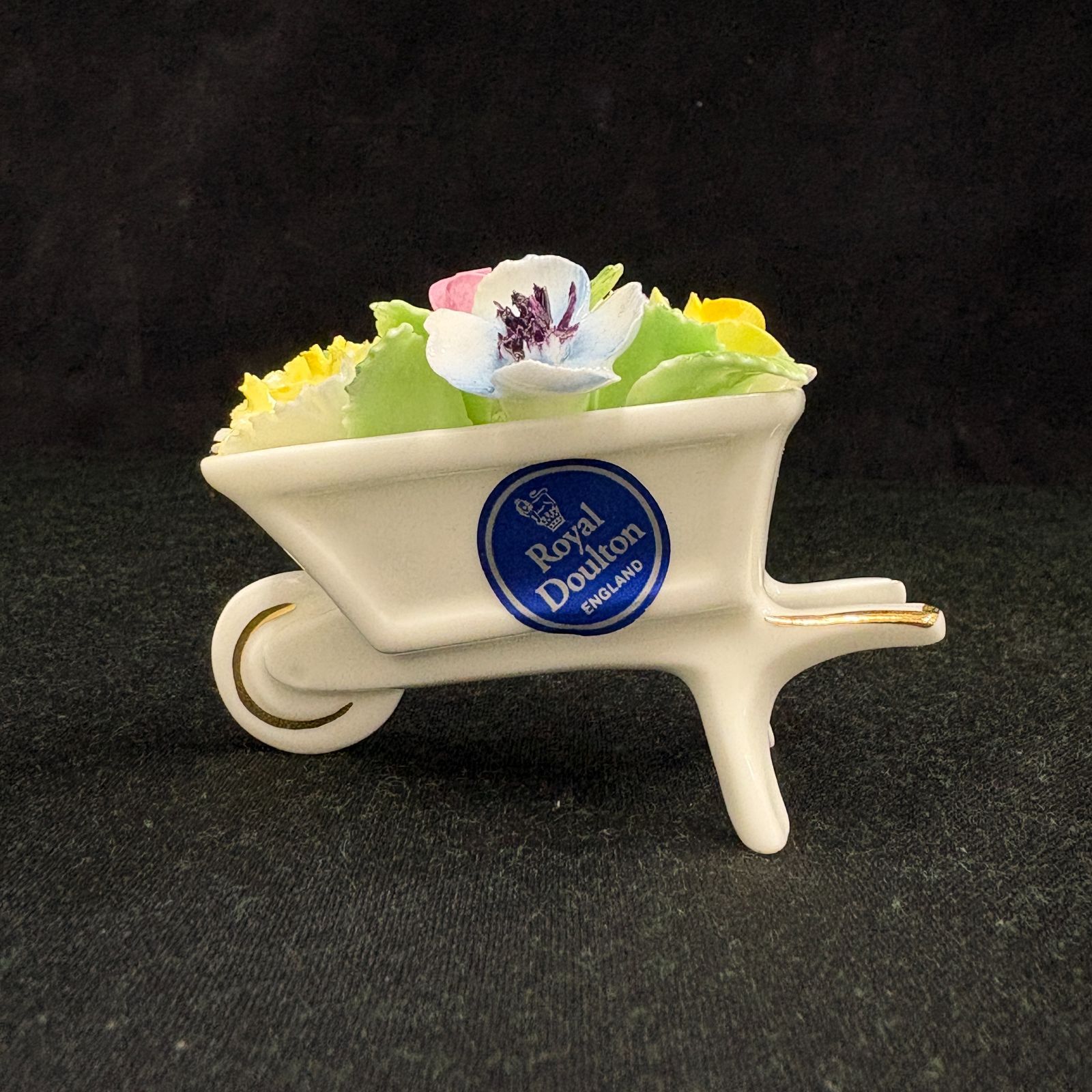 Royal Doulton ロイヤルドルトン 陶花 フィギュリン 手押し車 花籠 