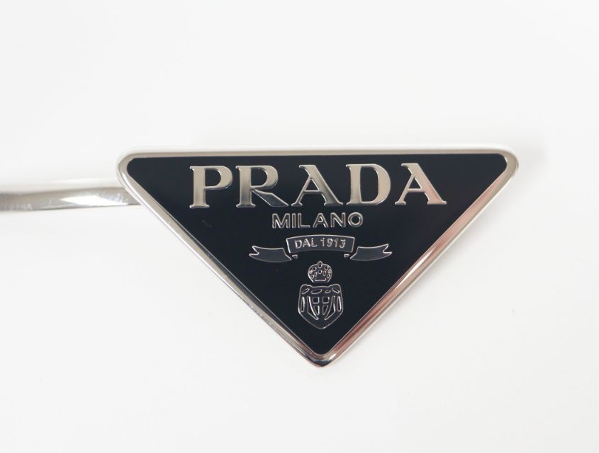 プラダ PRADA トライアングルロゴ ブラック シルバー メタル 1IF051