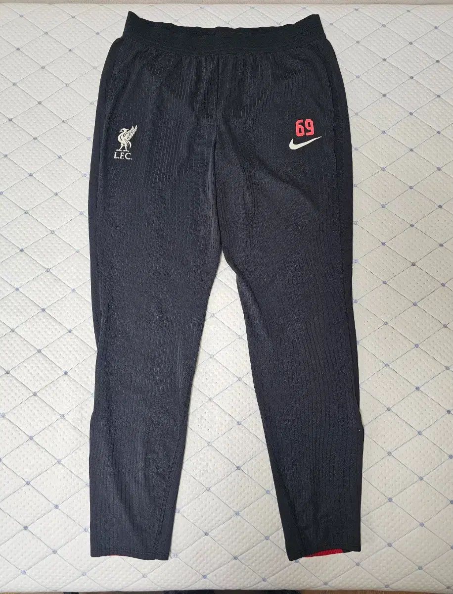 2425 NIKE リヴァプール 前半期 支給品 ADV パンツ トレーナー