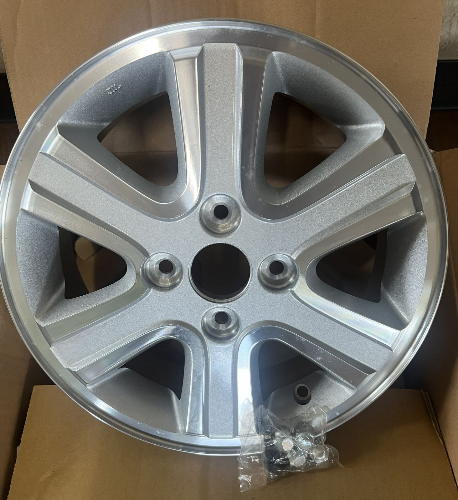 エブリィ用 ホイールセットアルミ(14X41/2J)(シルバー)キャリィ/エブリィ 43200-69820-27N スズキ純正部品