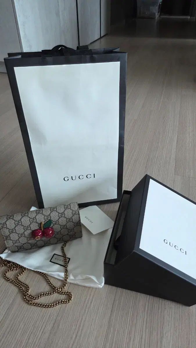 グッチ さくらんぼ ミニバッグ