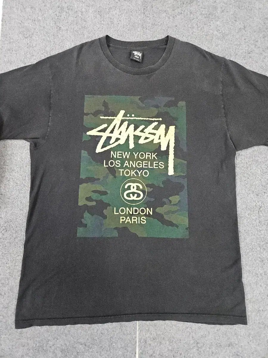 STUSSY ステューシー カモフラ ワールドツアー 半袖Tシャツ