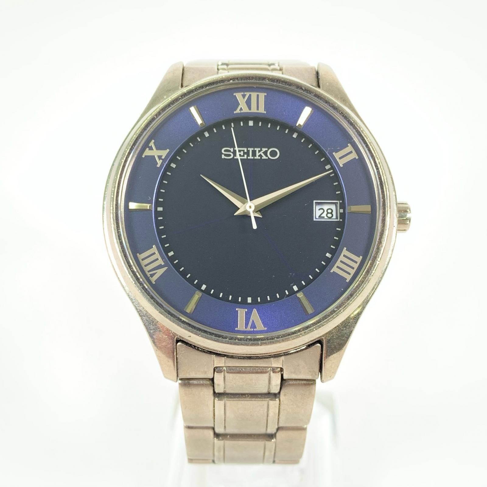 SEIKO セイコー V157-0CZ0 腕時計 アナログ ソーラークォーツ シルバー デイト表示付き 文字盤ネイビー ローマインデックス チタン製 メンズ