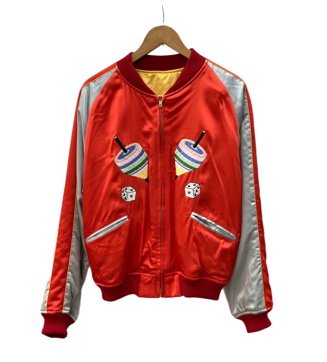 トイズマッコイ TOYS McCOY THE GOLDEN AGE 傷だらけの天使 兎と独楽 スカジャン スーベニア リバーシブル 赤 黄色 ジャケット 刺繍 レッド 2XLサイズ 104MT-3220