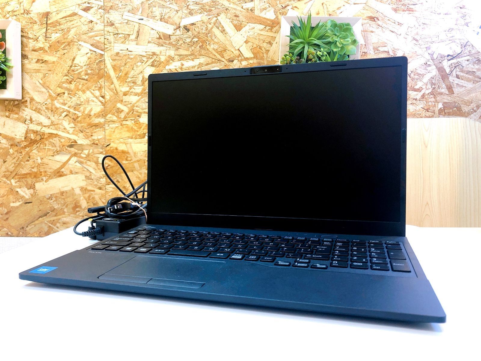 【4547】★新品同様★ 富士通 ノートパソコン FMV Lite WA1/H3 FMVWH3A112 ブラック 256GB メモリ8GB Windows 11 Home
