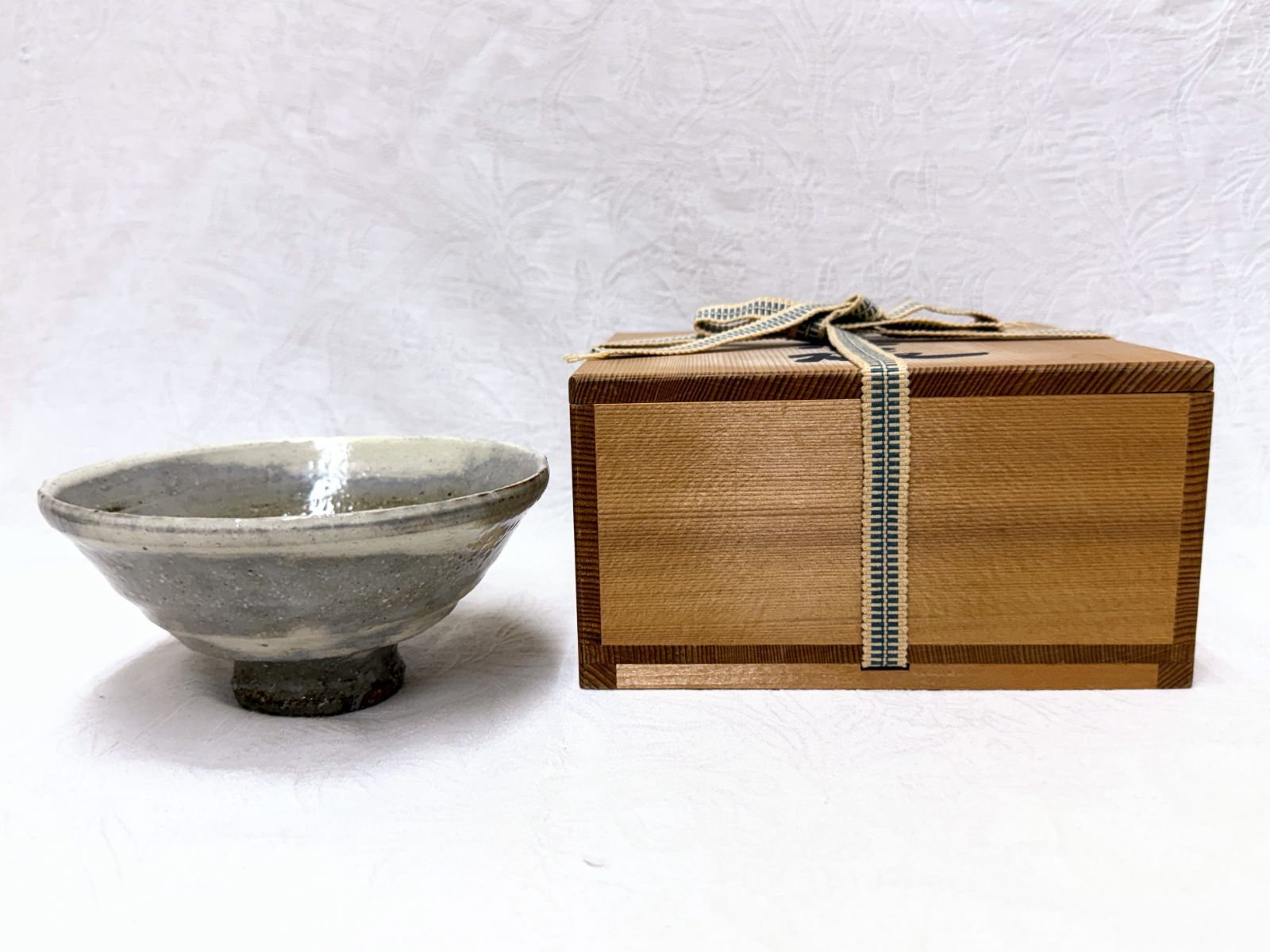 D111 谷口治 茶碗 【共箱付き】 口径13.7cm 抹茶碗 茶道具 煎茶道具 骨董品 古美術品