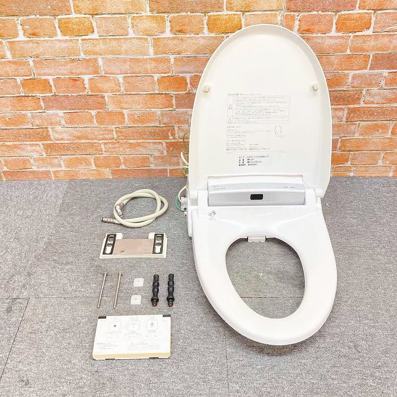 中古品】【訳あり】 リモコン付 INAX イナックス 電気温水便座 