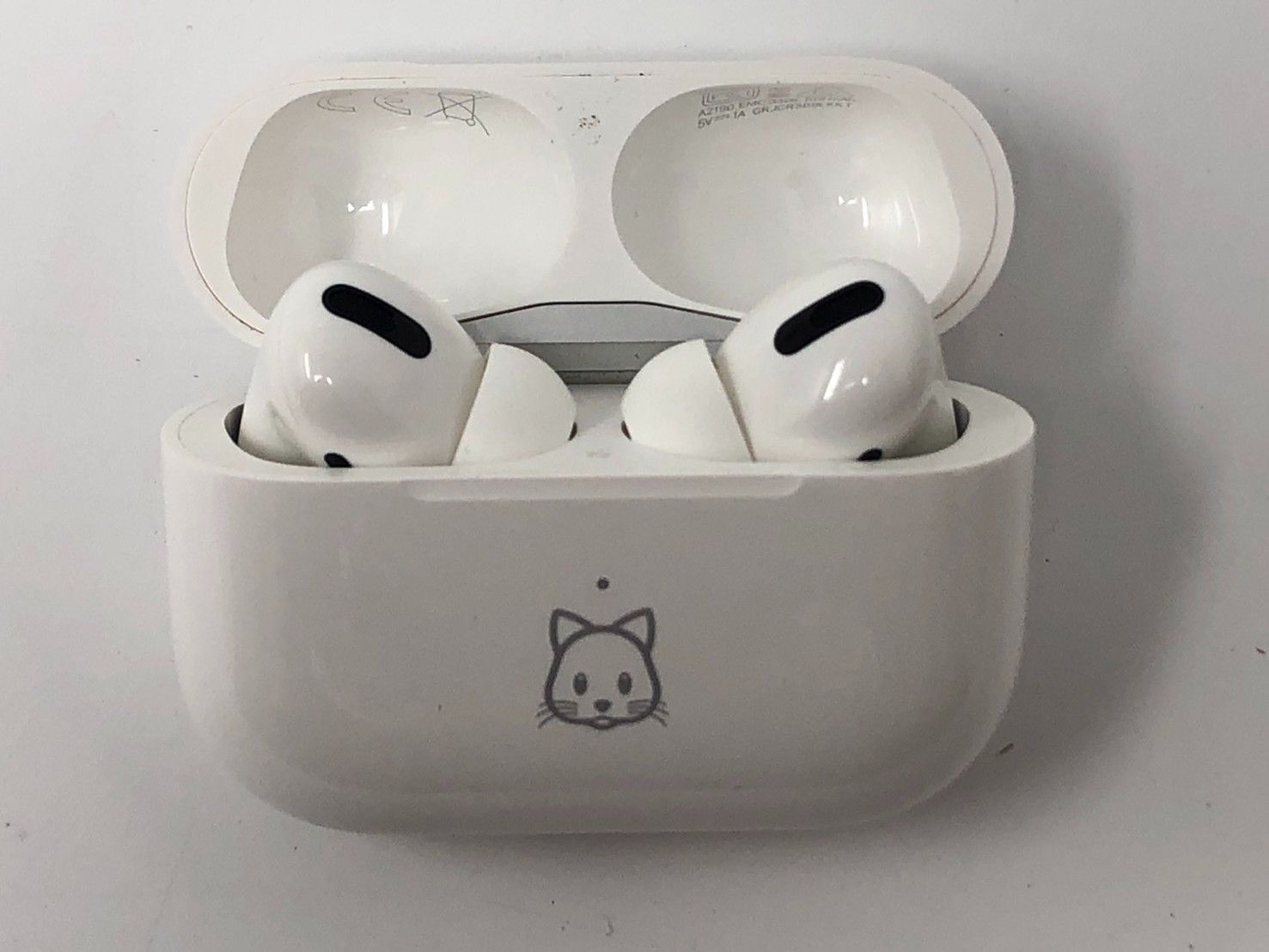 AirPods Pro Apple 第1世代 イヤホン - メルカリ A2084 MWP22J⁄A