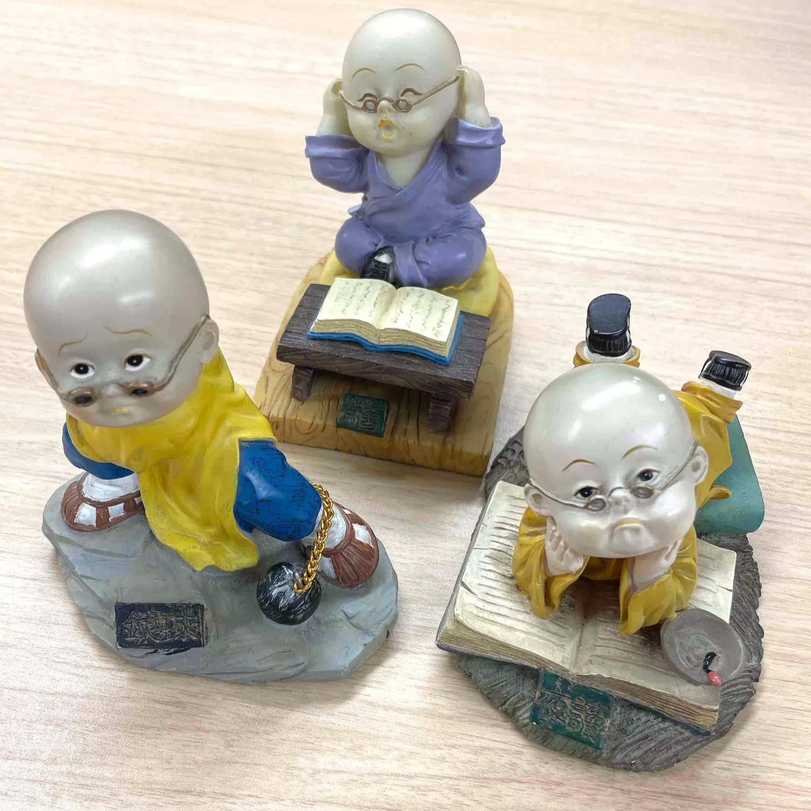 3点セット】少林寺 小坊主 修行僧 読書 背書 錬球 眼鏡 陶器製 置物