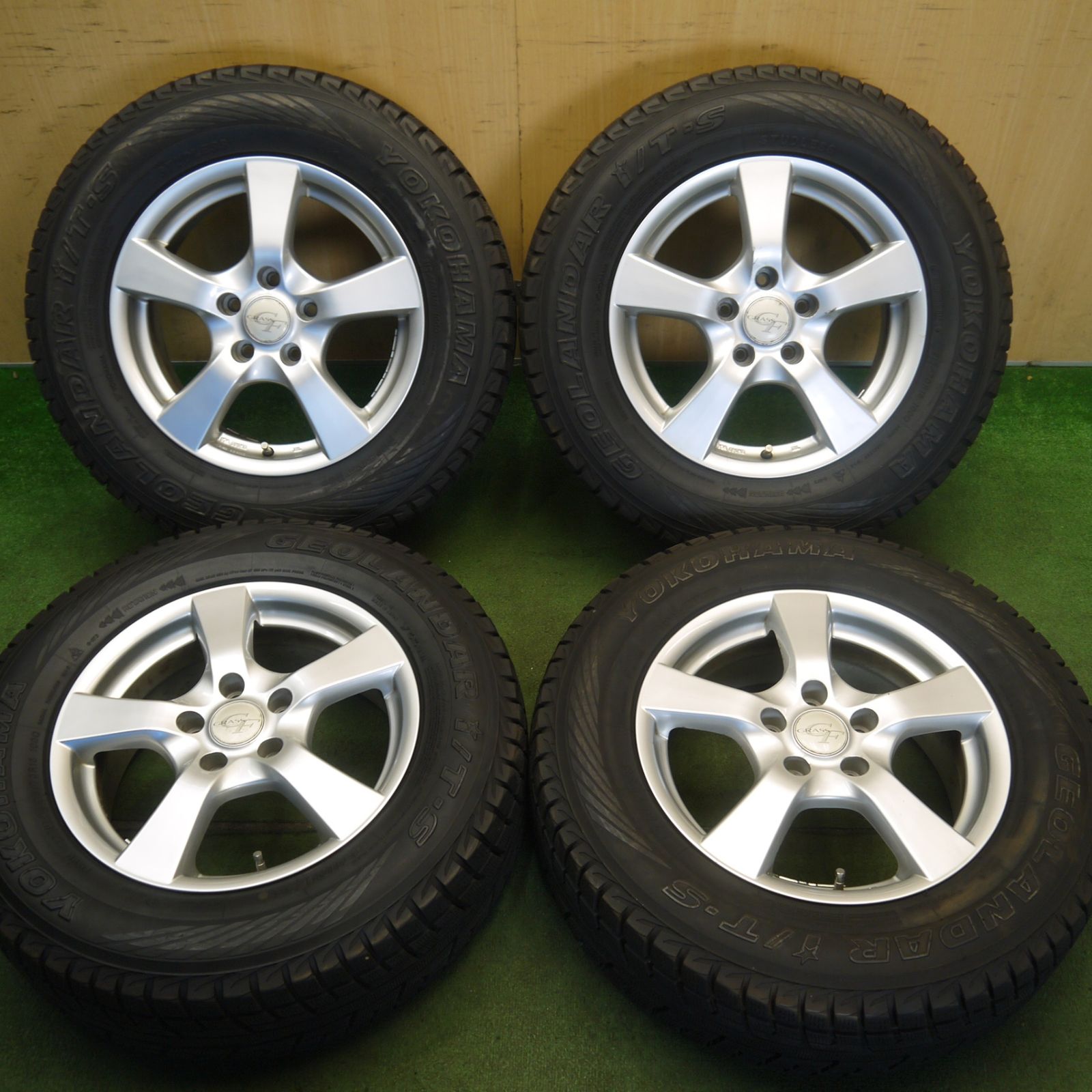 バリ溝！9分★スタッドレス 215/70R16 ヨコハマ ジオランダー i/T-S GRASS グラス 16インチ PCD114.3/5H★6053103KKス