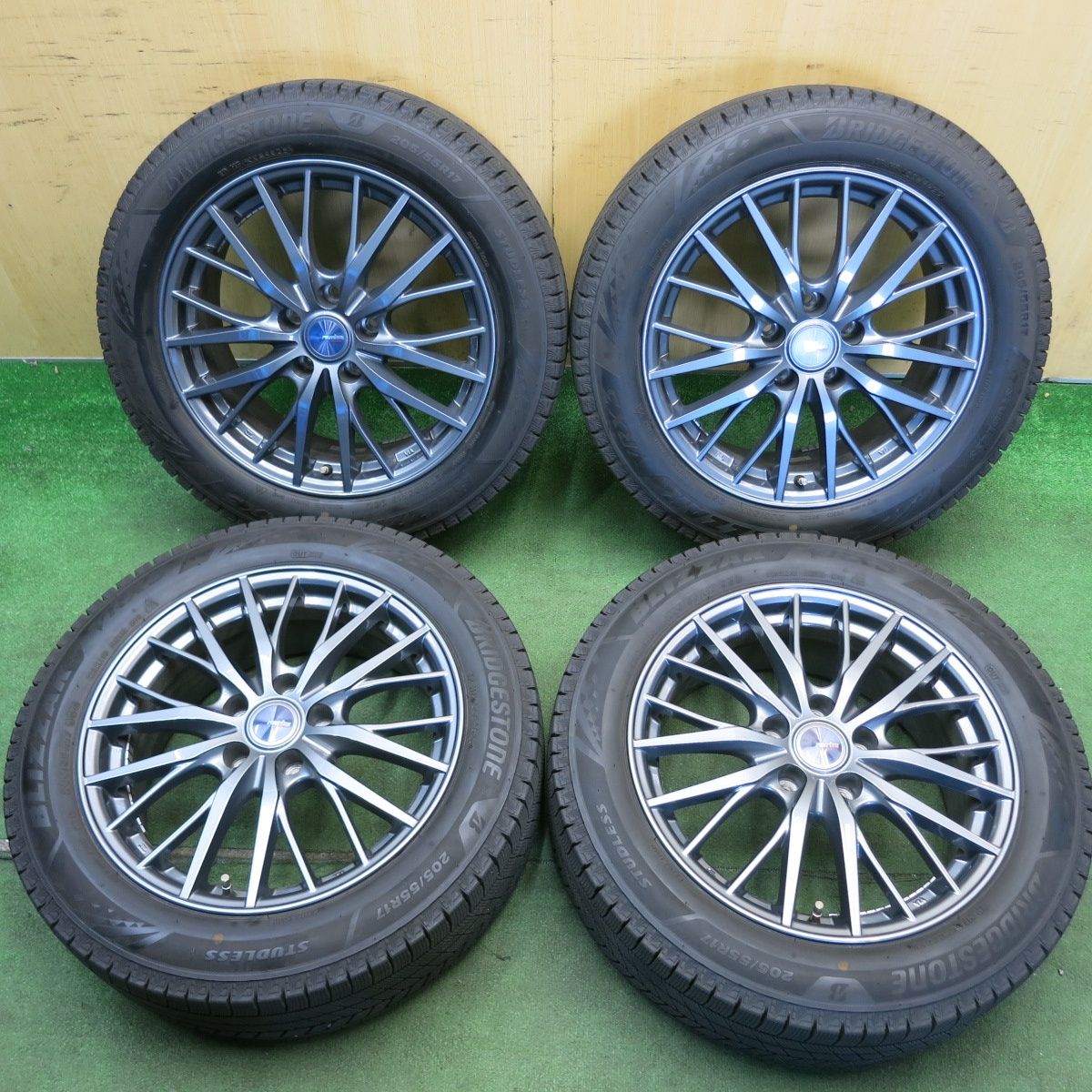 バリ溝!25年!キレイ!9.5分★スタッドレス 205/55R17 ブリヂストン ブリザック VRX3 ravrion RM01 ラブリオン 17インチ PCD114.3/5H★6053104HAス