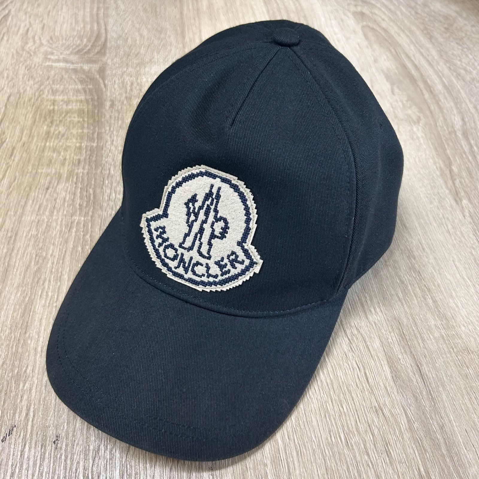MONCLER モンクレール ベースボールキャップ 帽子ゴシックロゴ黒系ユニセックス
