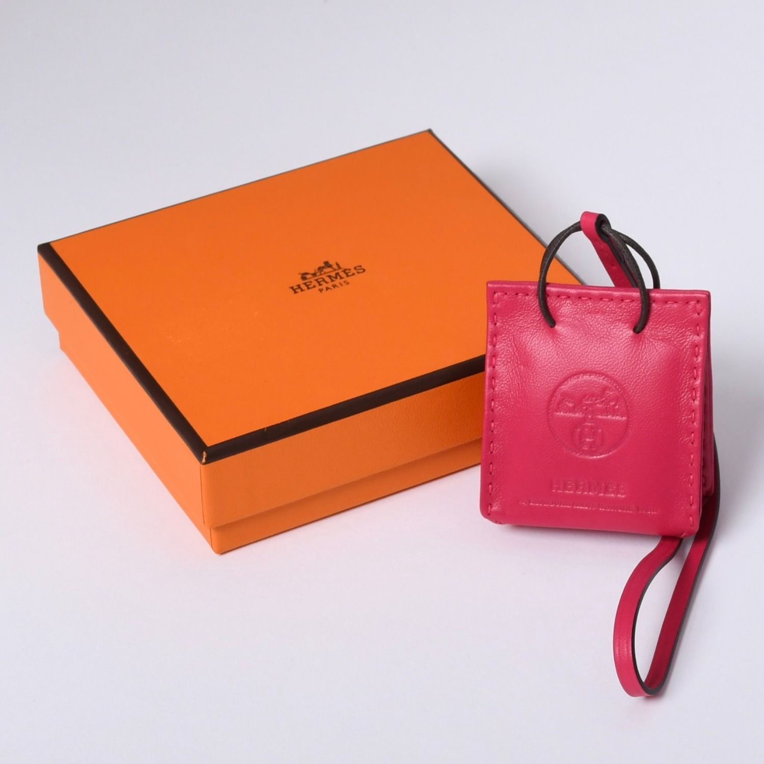 新品同様品 HERMES エルメス バッグチャーム サックオランジュ アニューミロ キーホルダー ピンク Y刻印 中古 4a003617